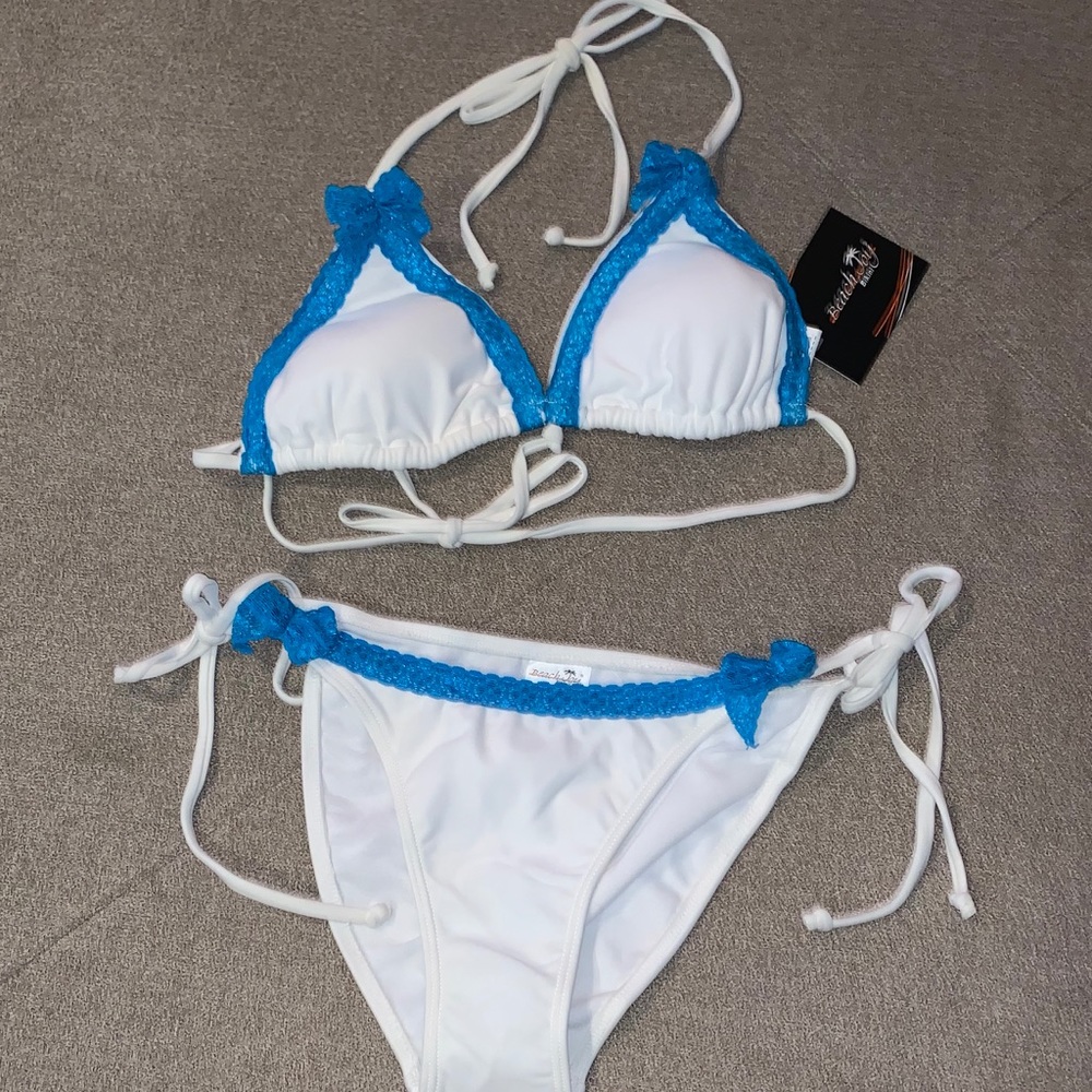 NWT Cute White String Bikini with Lace Trim - NWT 🏖⛱